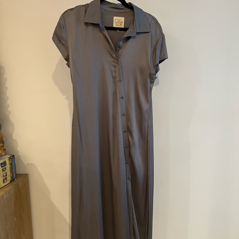 Chaser Stretch Silky Wovenbeck Midi Button-Down Dress